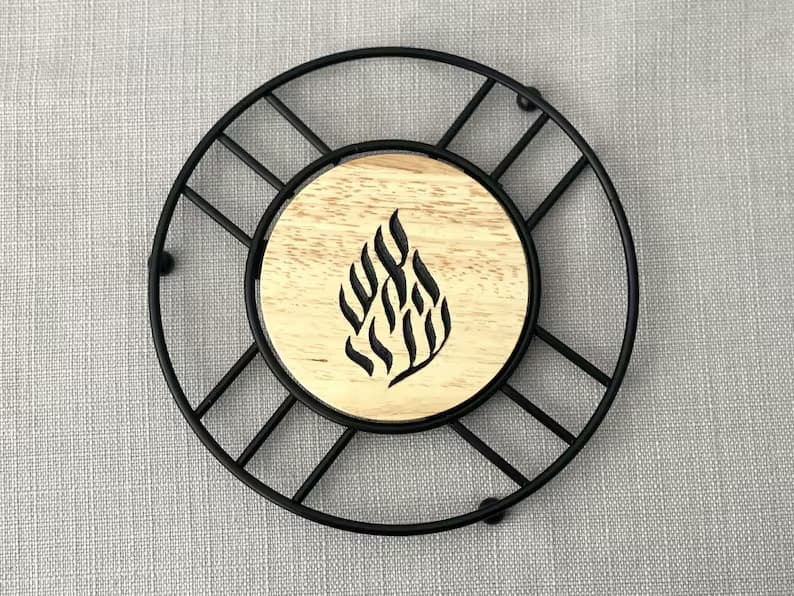 תחתית עץ עם להבת ברסלב